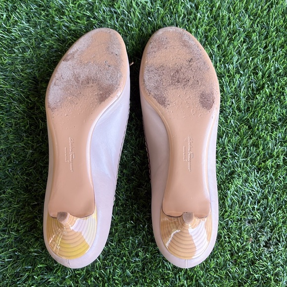SALVATORE FERRAGAMO Luxury Italian Designer Nude Kitten Heels size 9.5 - Picture 5 of 12